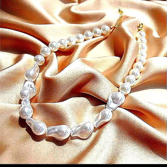 NWT  Pearls Faux Necklace Classy Baroque Shape - Picture 3 of 4